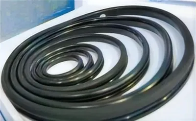 الاختلافات بين الحلقات المطاطية وحشيات الحافة المصنوعة من مواد مختلفة